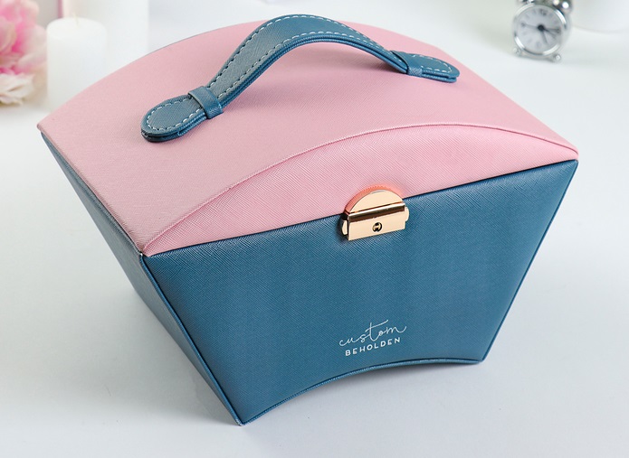 0064 Шкатулка кожа