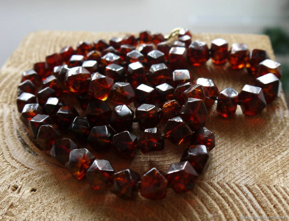 Янтарь 003 кубики Бусы